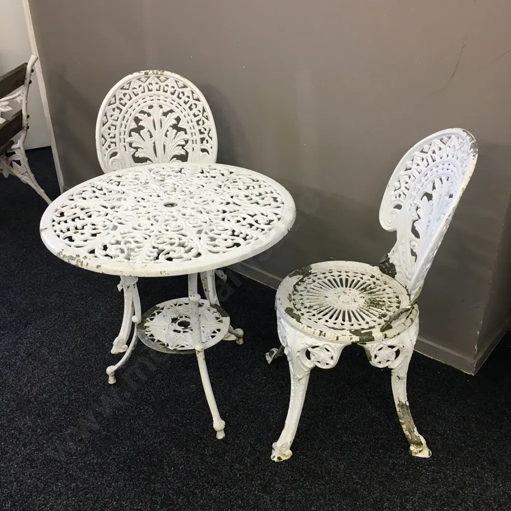 New Zealand Made Underwoods Cast Aluminium Outdoor Table and Chairs Image 1++