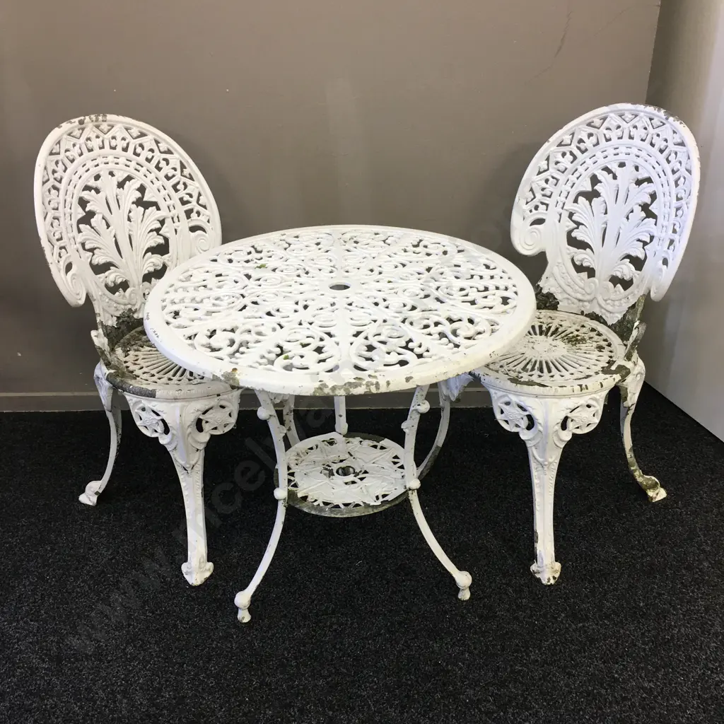 New Zealand Made Underwoods Cast Aluminium Outdoor Table and Chairs Image 1++