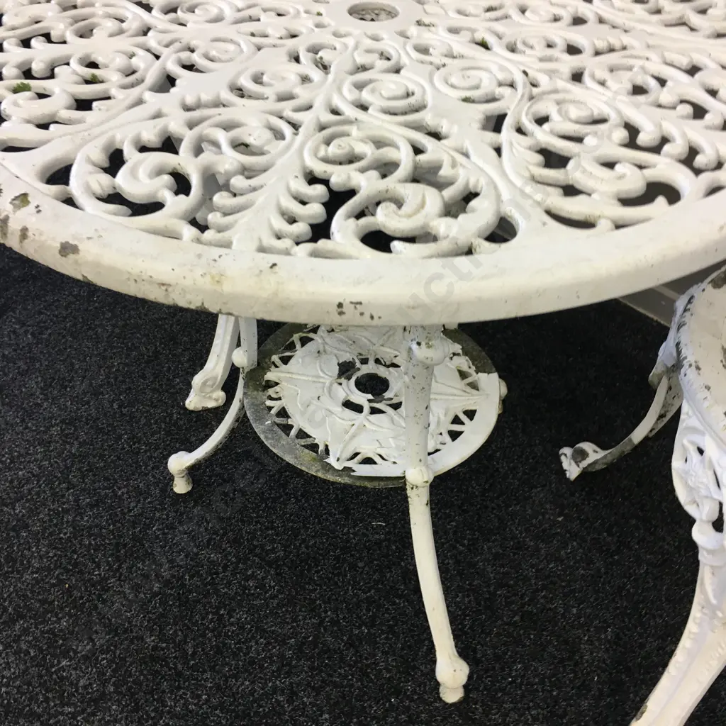 New Zealand Made Underwoods Cast Aluminium Outdoor Table and Chairs Image 1++