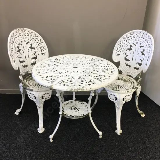 New Zealand Made Underwoods Cast Aluminium Outdoor Table and Chairs