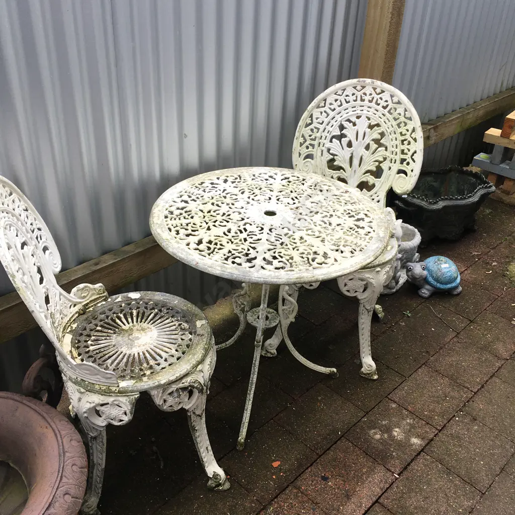 Vintage Cast Aluminium Outdoor Table and Chairs Image 1++