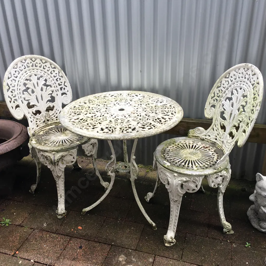 Vintage Cast Aluminium Outdoor Table and Chairs Image 1++