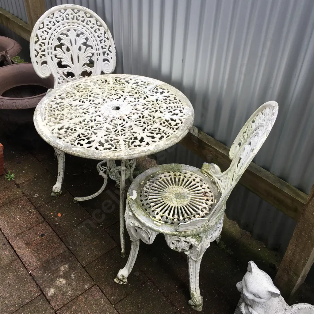 Vintage Cast Aluminium Outdoor Table and Chairs Image 1++