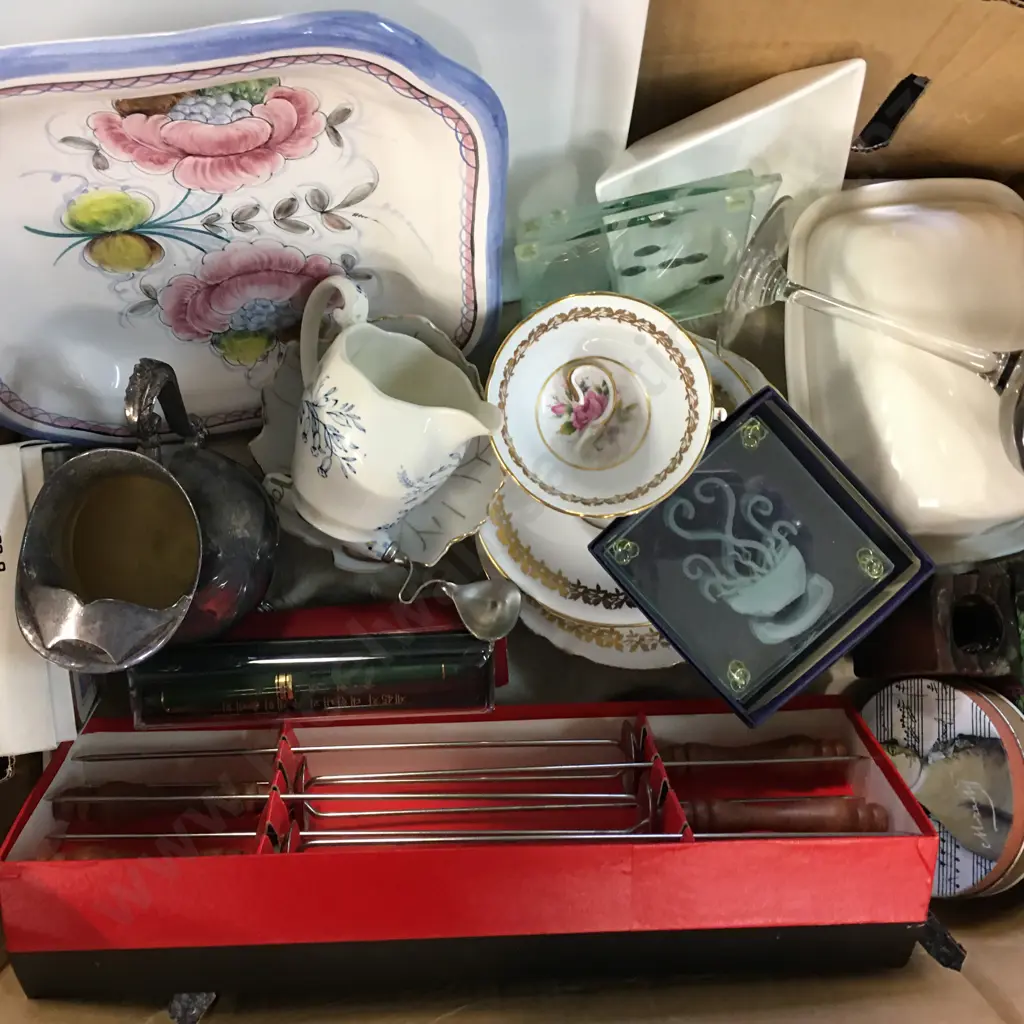 Selection of China Items Including Aynsley Vase, Art Glass Vase Etc Image 1++