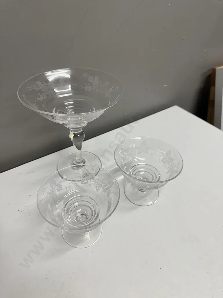Stuart Sweet Dish & Footed Bowls Image 1++