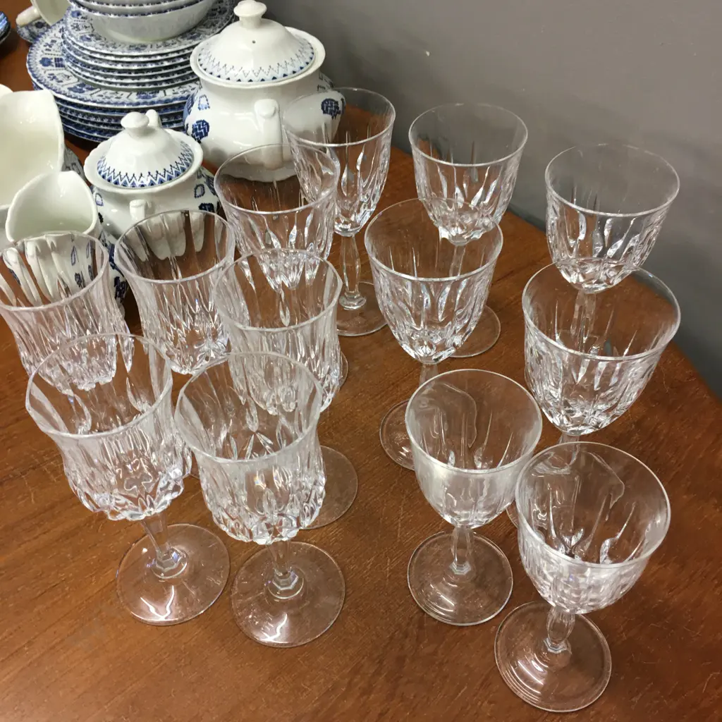 Lot of Assorted Wine Glasses Image 1++