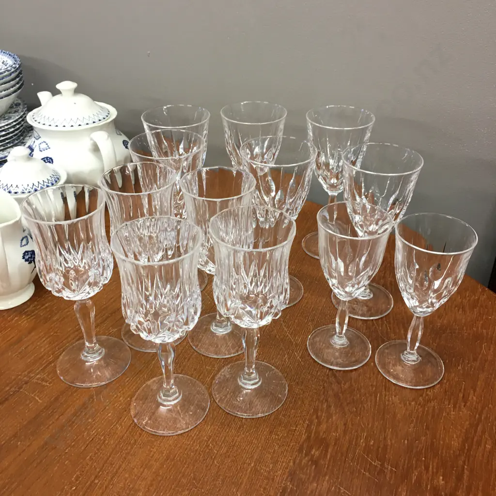 Lot of Assorted Wine Glasses Image 1++