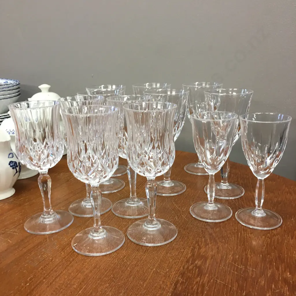 Lot of Assorted Wine Glasses Image 1++