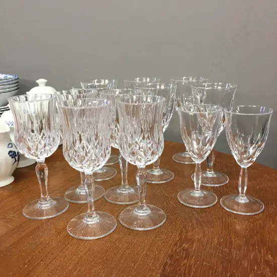 Lot of Assorted Wine Glasses