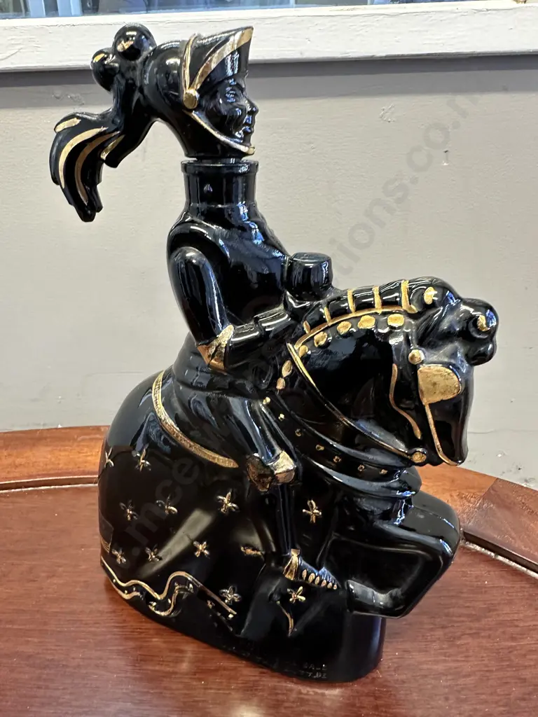 Castagnon Armagnac Knight Decanter - Black 27 x 18cm Image 1++