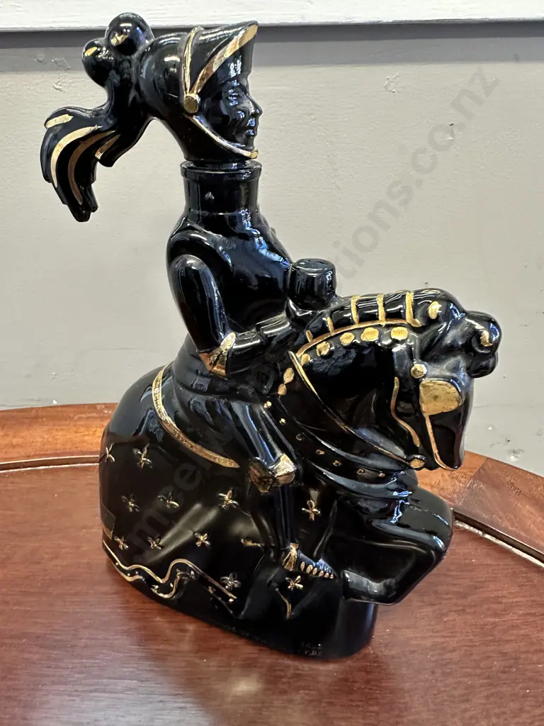 Castagnon Armagnac Knight Decanter - Black 27 x 18cm Image 1++