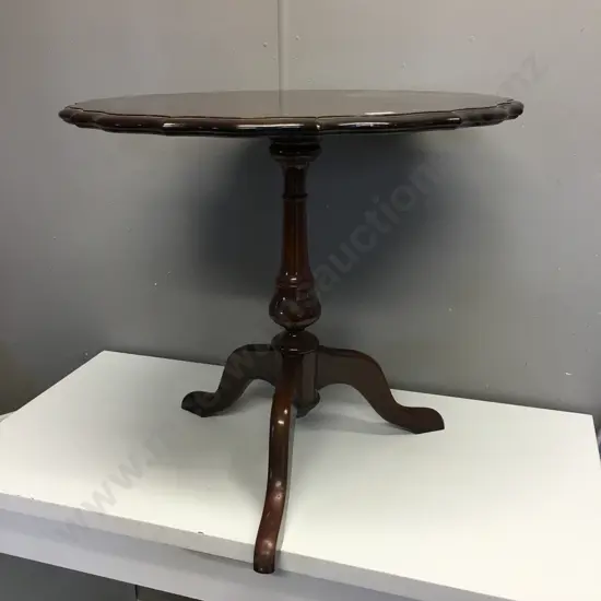 Mahogany Marquetry Round Scalloped Edge Occasional Table, Single Pedestal Tri legged, 56 x 61cm