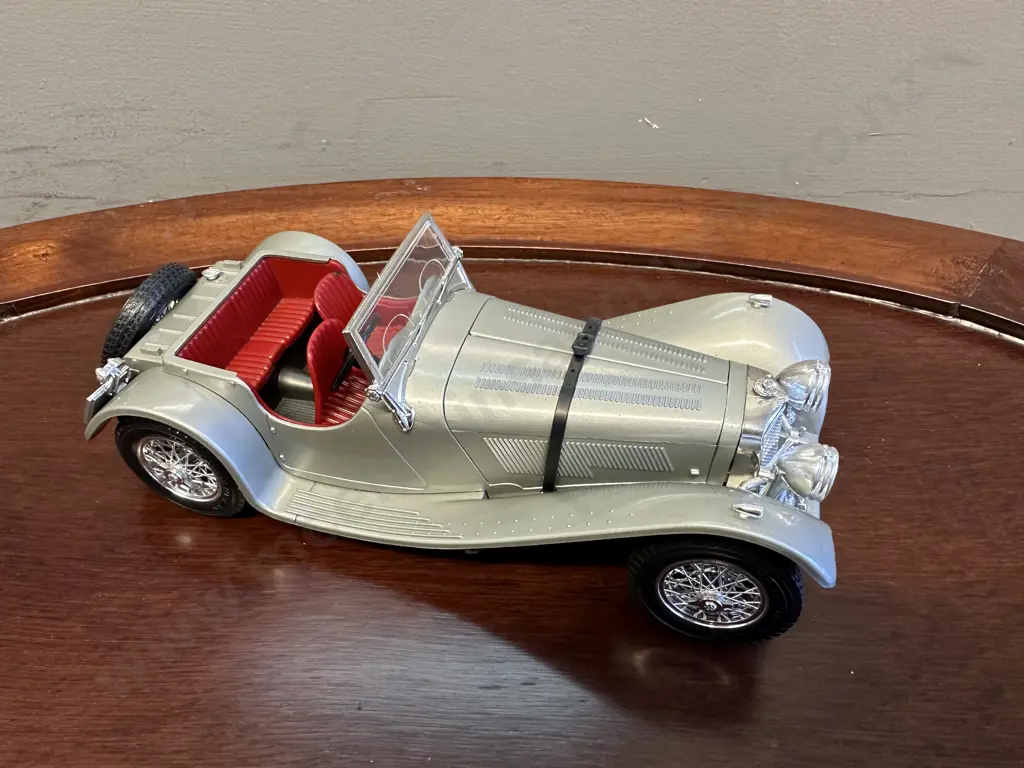 Vintage Burago 1937 Jaguar SS 100 1:18 Scale Diecast, Grey With Red Seats Image 1++