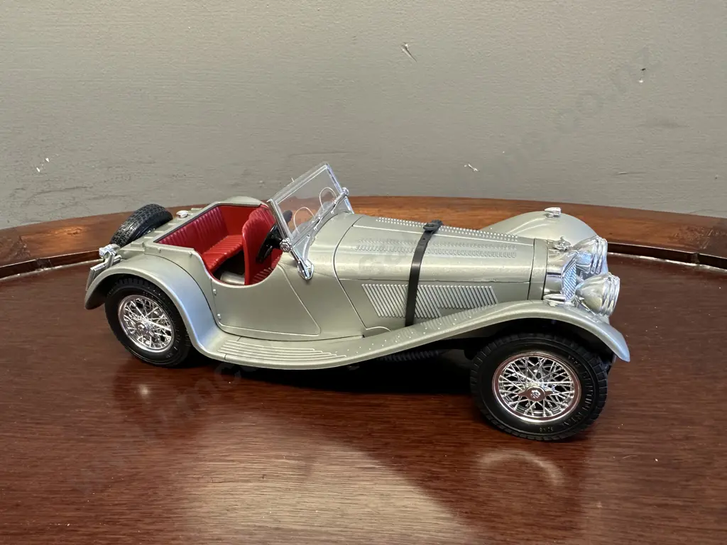 Vintage Burago 1937 Jaguar SS 100 1:18 Scale Diecast, Grey With Red Seats Image 1++