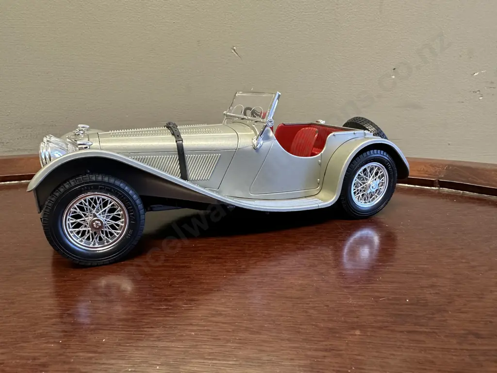 Vintage Burago 1937 Jaguar SS 100 1:18 Scale Diecast, Grey With Red Seats Image 1++