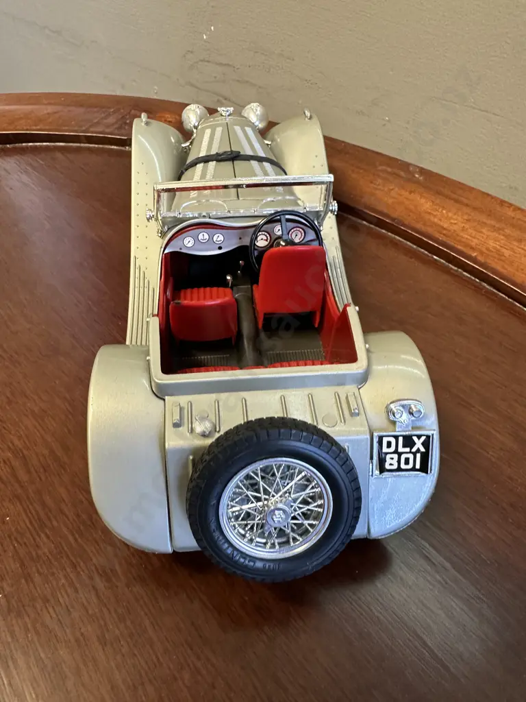 Vintage Burago 1937 Jaguar SS 100 1:18 Scale Diecast, Grey With Red Seats Image 1++