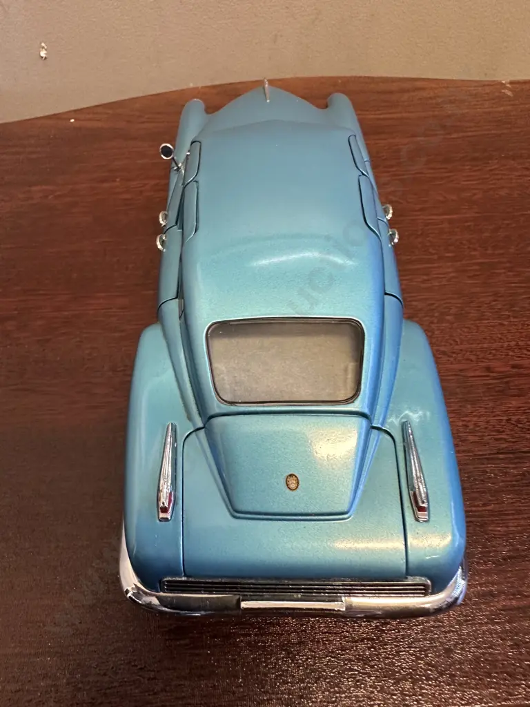 Franklin Mint 1948 Tucker Torpedo 1:24 Diecast Precision Model Collectible Car Image 1++