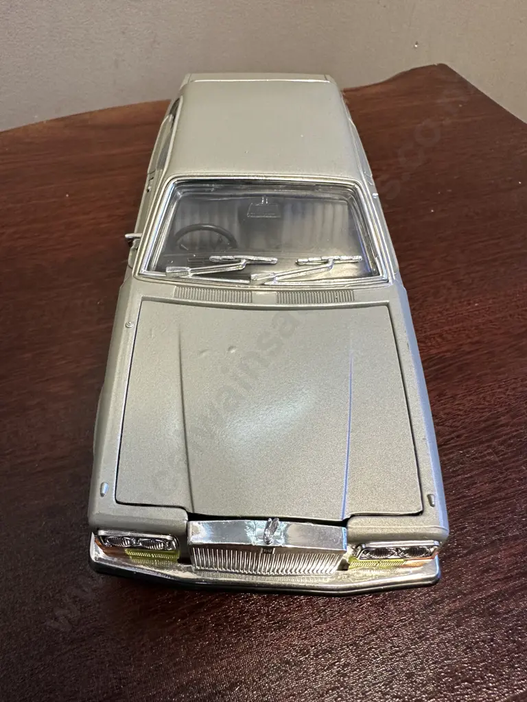 Vintage Rolls Royce Camargue 1:22 Burago Diecast Silver Image 1++