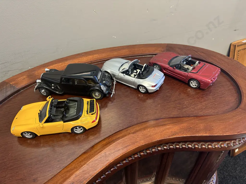 Lot of 4 Vintage Burago 1:24 Scale Diecast Model Cars Image 1++