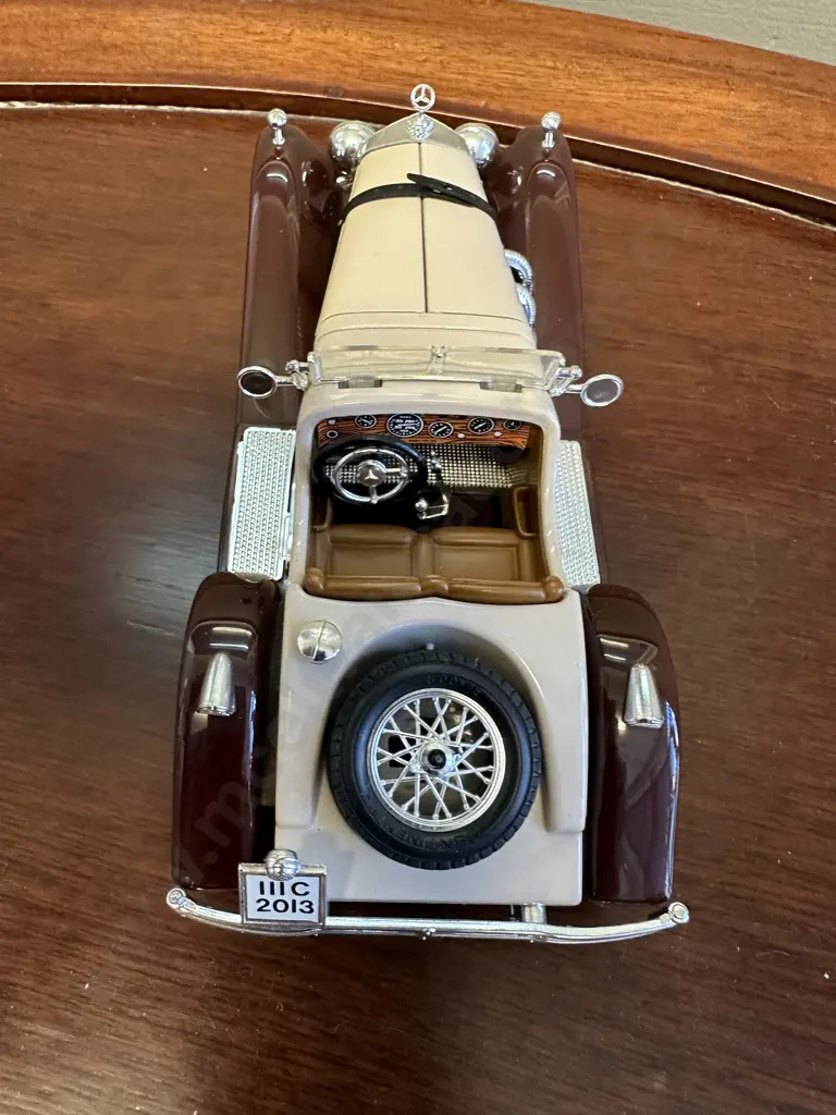 Vintage Burago 1:24 Scale Model Car 1509 - 1928 Mercedes Benz SSK - Beige/Maroon Image 1++
