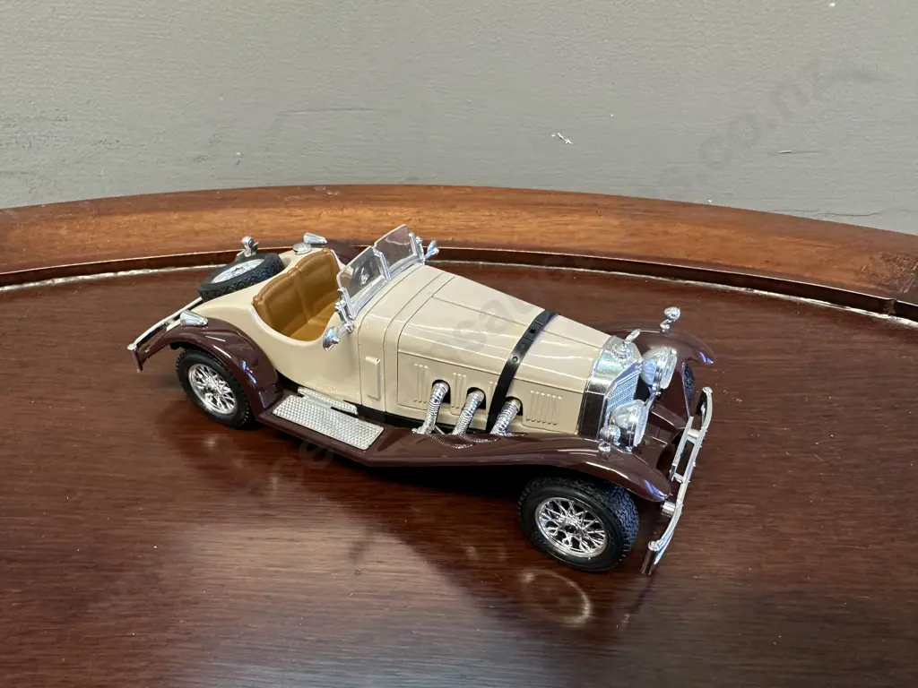 Vintage Burago 1:24 Scale Model Car 1509 - 1928 Mercedes Benz SSK - Beige/Maroon Image 1++