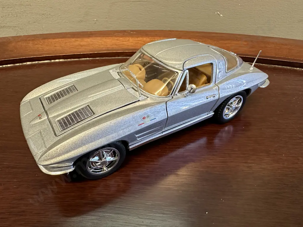 1963 Chevrolet Corvette Stingray, SSS 7730 1:24 Die-Cast Image 1++