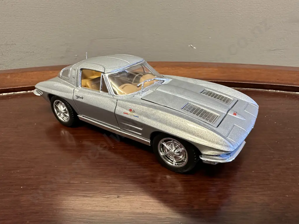 1963 Chevrolet Corvette Stingray, SSS 7730 1:24 Die-Cast Image 1++