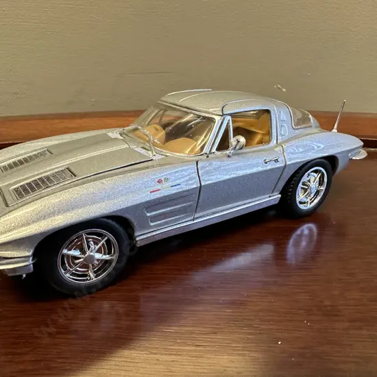 1963 Chevrolet Corvette Stingray, SSS 7730 1:24 Die-Cast