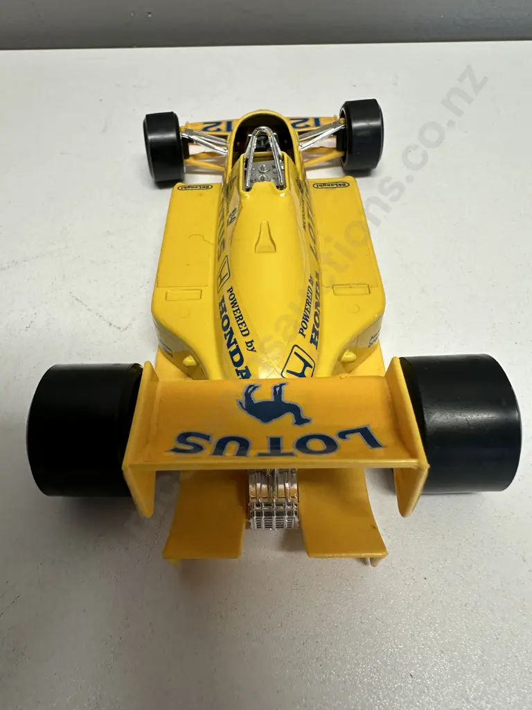 Burago Diecast 1:24 Camel Lotus Yellow 97T Model Formula 1 Racing Car #12 Image 1++
