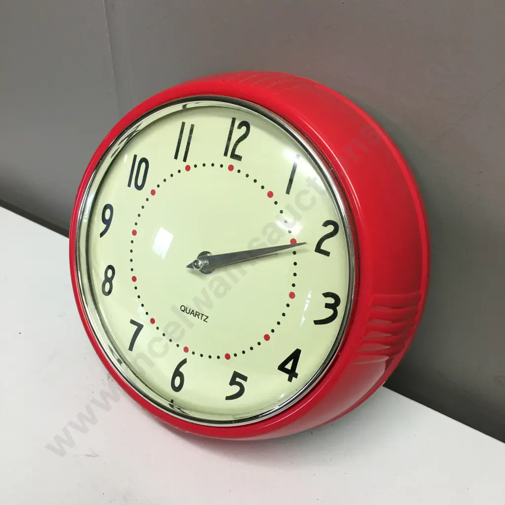Vintage Red Quartz Clock Image 1++