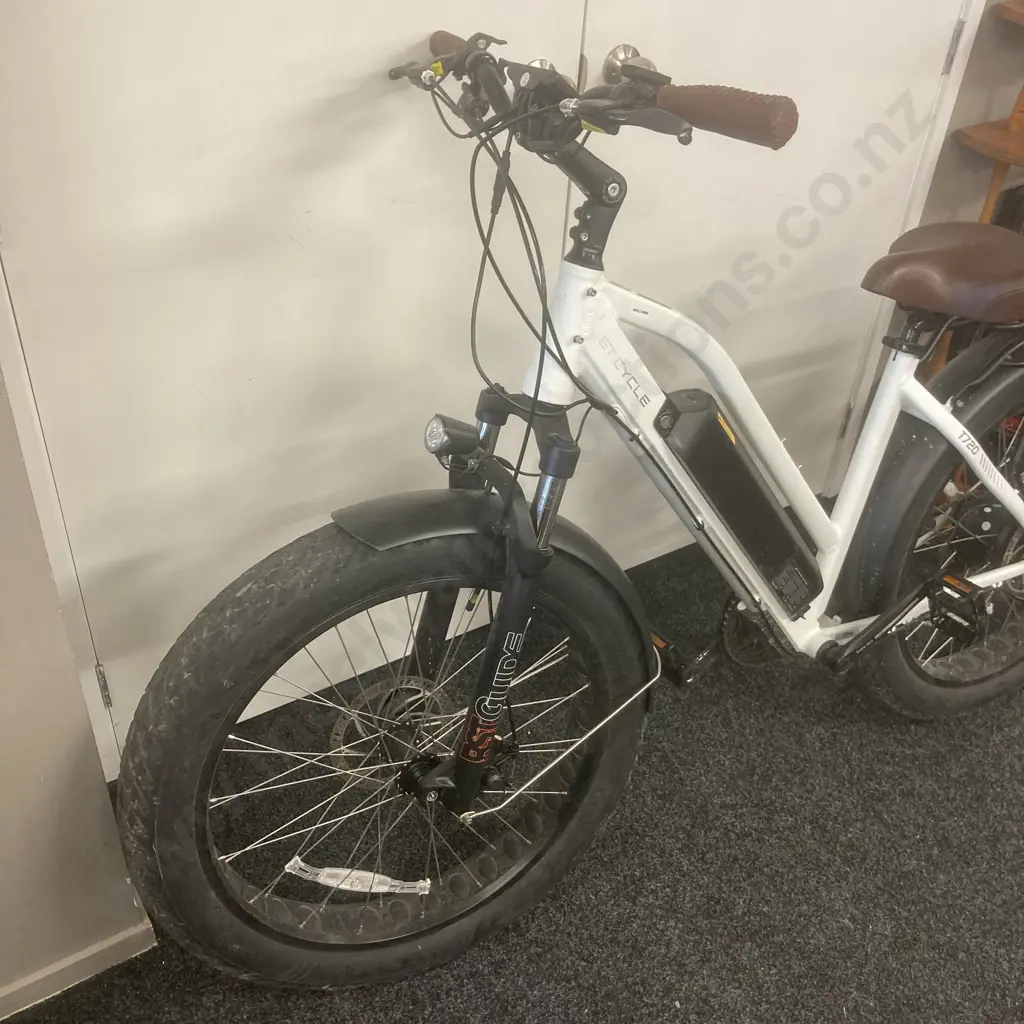 ET.Cycle T720 Fat Trekking E Bike, White, Brown Leather Handle Grips, No Charger Image 1++