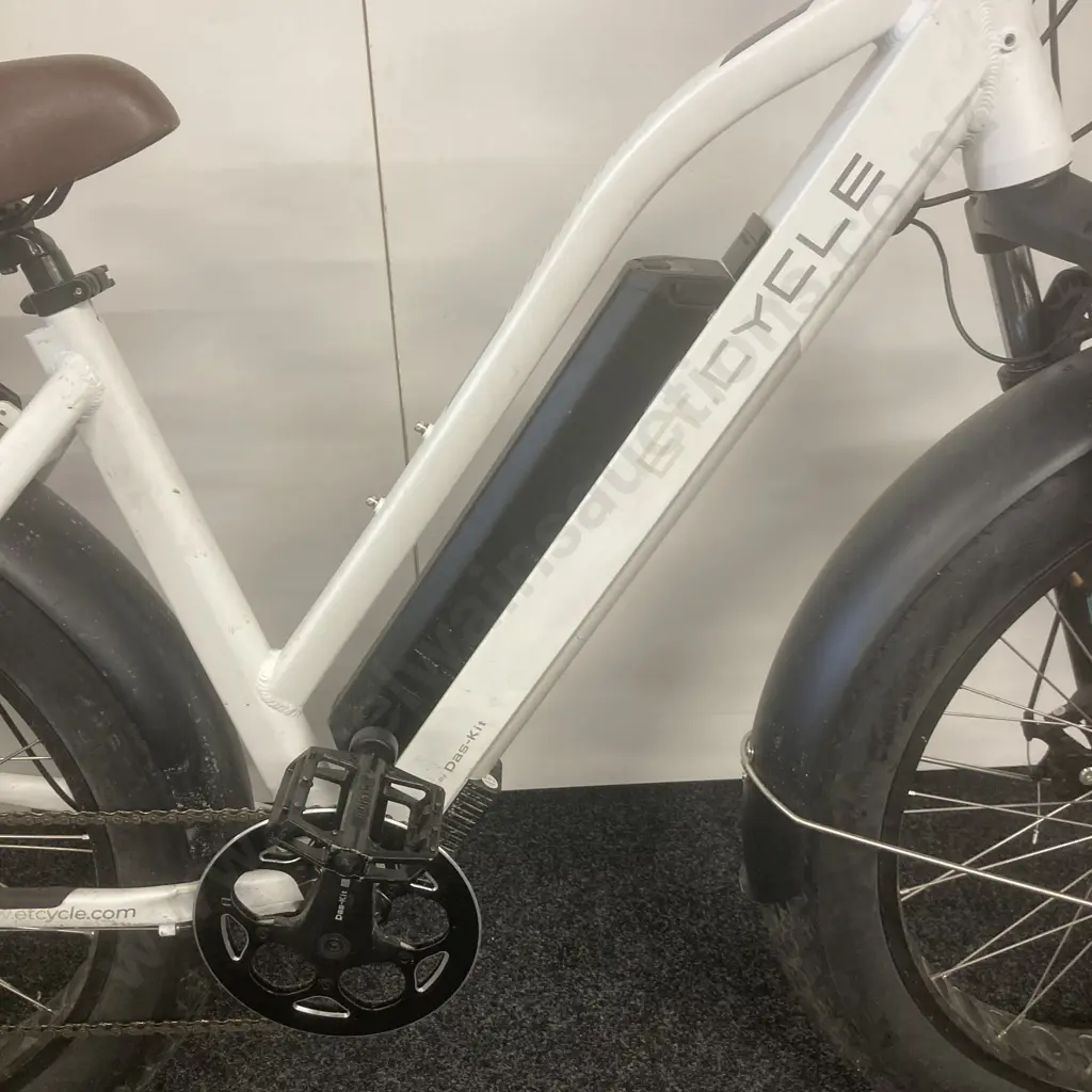 ET.Cycle T720 Fat Trekking E Bike, White, Brown Leather Handle Grips, No Charger Image 1++