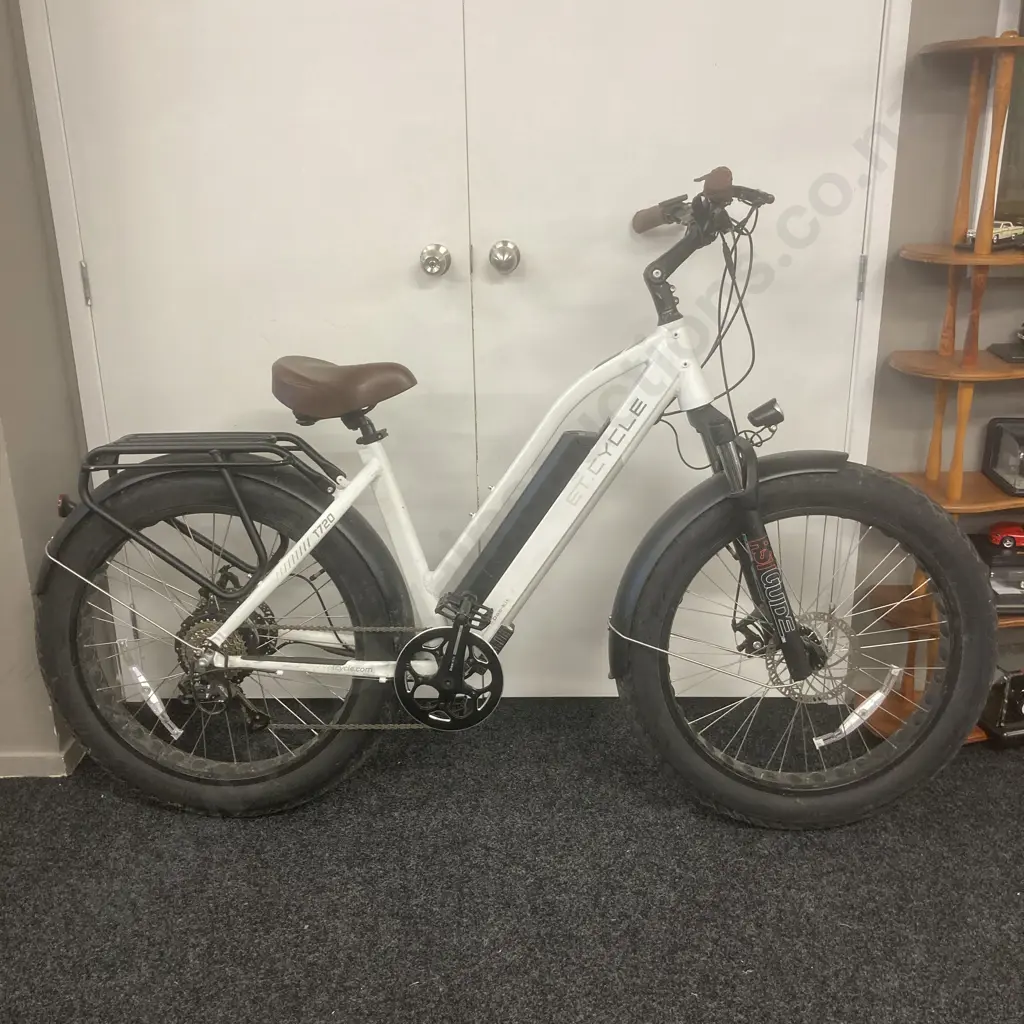 ET.Cycle T720 Fat Trekking E Bike, White, Brown Leather Handle Grips, No Charger Image 1++
