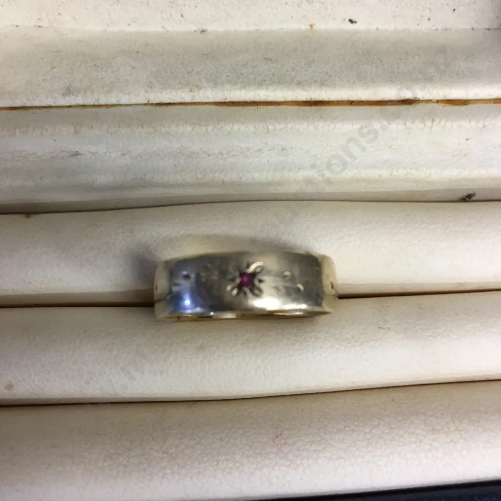 Gold Band Stamped 9ct With Single Ruby Set In Star Pattern Image 1++