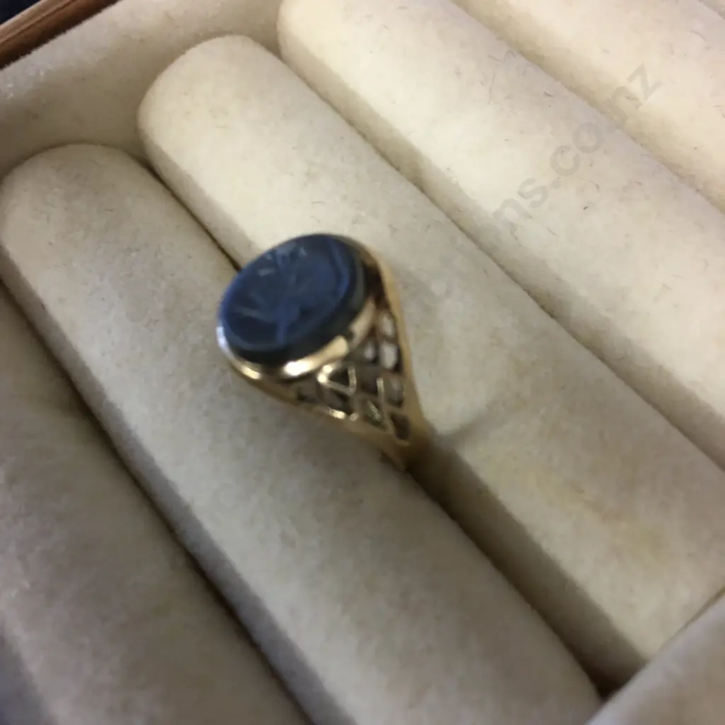 Gold Ring Hallmarked As Shown & Stamped 375 With A Black Stone Image 1++