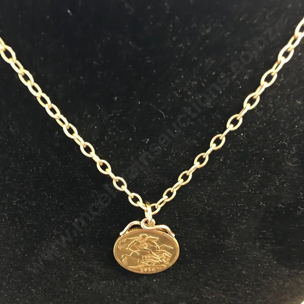 1914 Gold Sovereign George V, 22 Carat Gold, On Chain With Damaged Clasp Image 1++