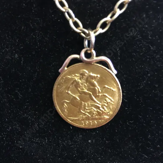 1914 Gold Sovereign George V, 22 Carat Gold, On Chain With Damaged Clasp