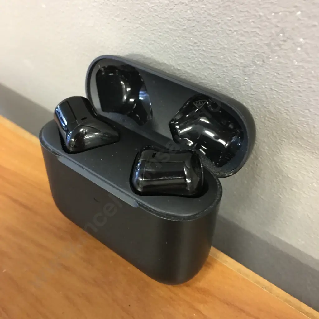 Razer Hammerhead Wireless Earbuds – Black Model RZ12-03820100 Image 1++