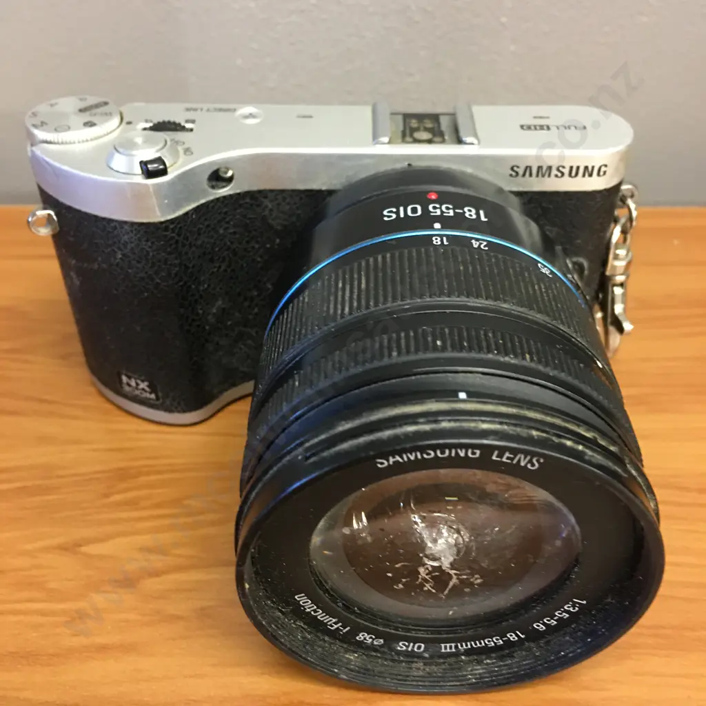 Samsung NX 3000M 20.3MP Camera With Damaged 18-55mm Lens (Body, Lens & Battery Only) Image 1++