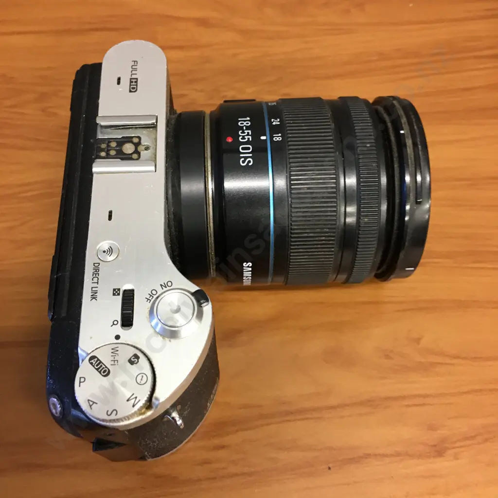 Samsung NX 3000M 20.3MP Camera With Damaged 18-55mm Lens (Body, Lens & Battery Only) Image 1++