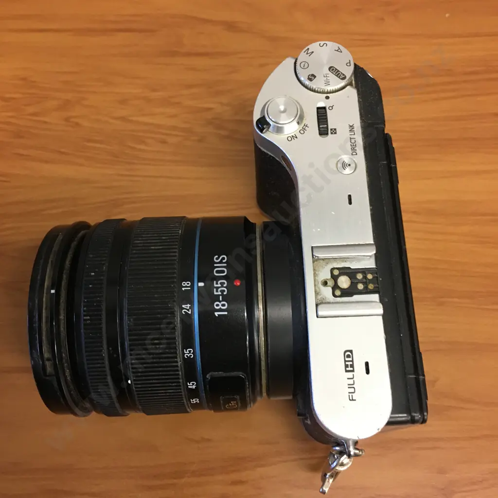 Samsung NX 3000M 20.3MP Camera With Damaged 18-55mm Lens (Body, Lens & Battery Only) Image 1++