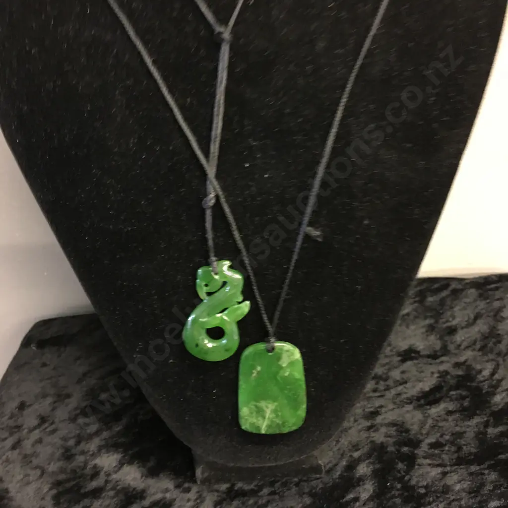 Pair of Greenstone Pendants, L5 & 4.3cm Image 1++