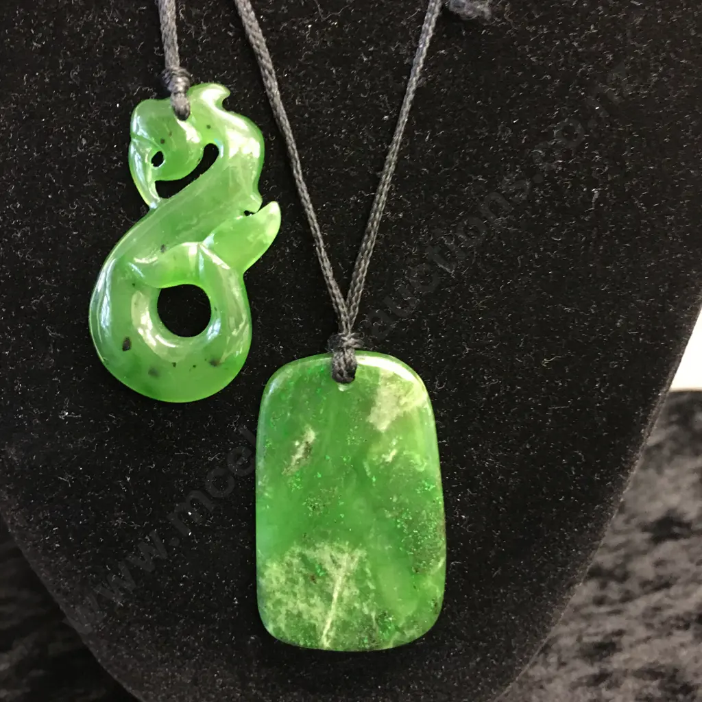Pair of Greenstone Pendants, L5 & 4.3cm Image 1++