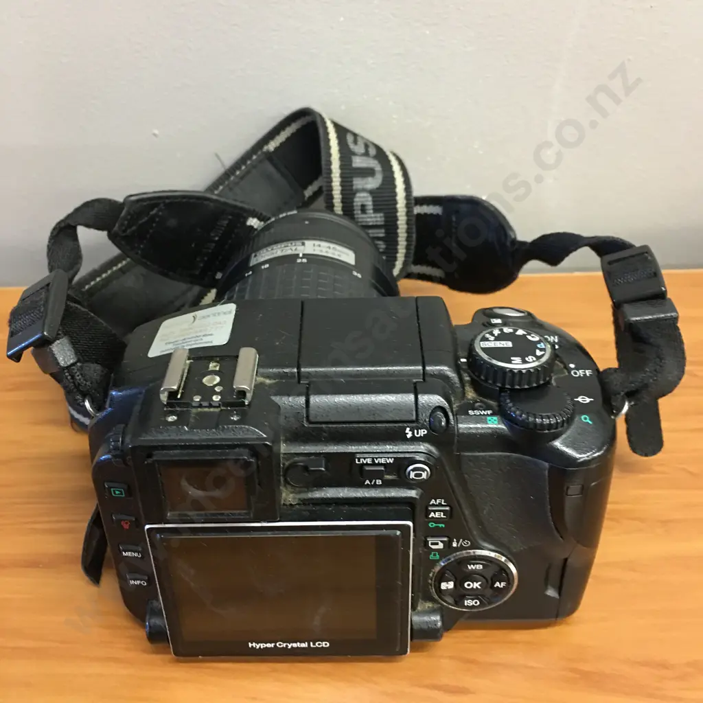 Olympus E-330 Digital Camera + Zuiko Digital 14-45mm F/3.5-5.6 Lens (Body & Lens Only) Image 1++