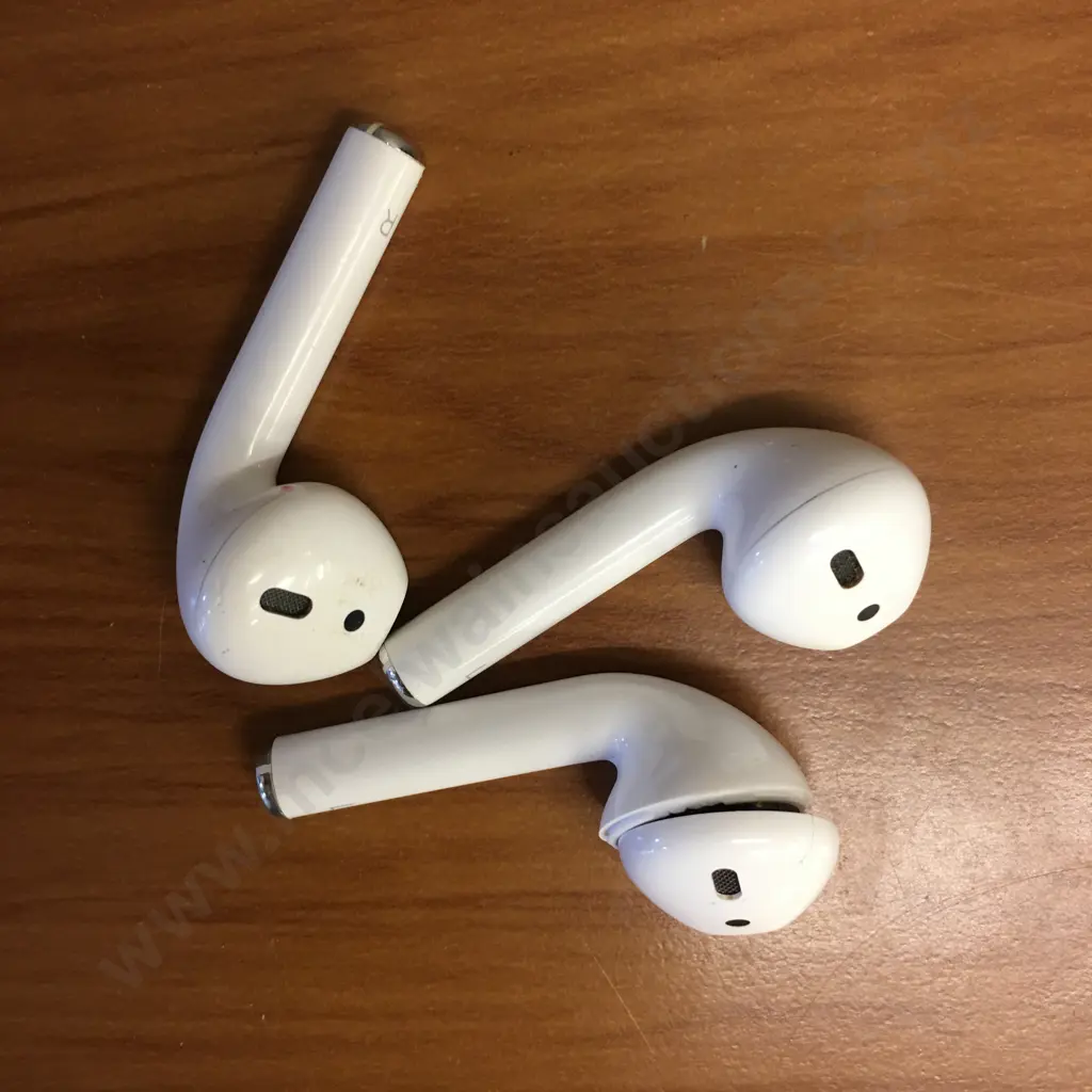 3 Apple Airpods Image 1++