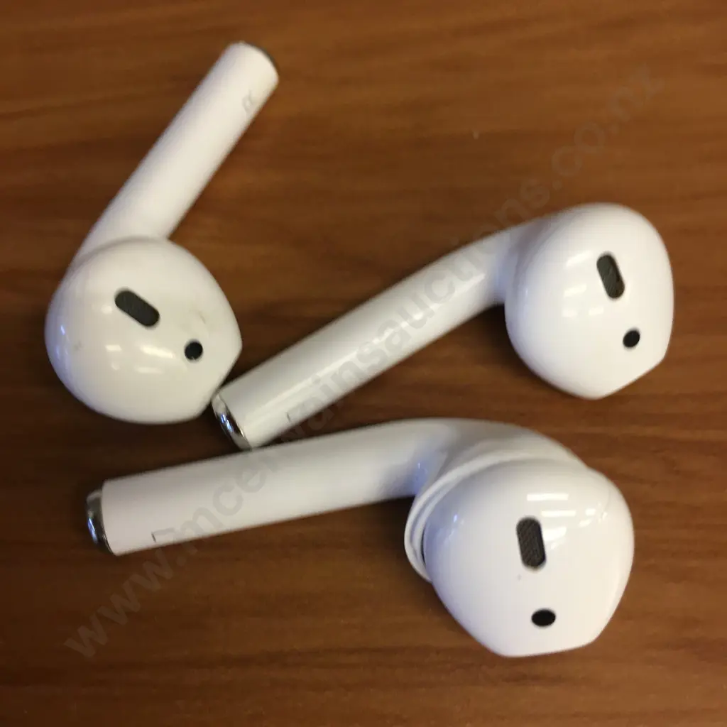 3 Apple Airpods Image 1++