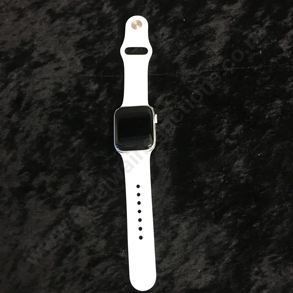 Apple Watch, SE, 40mm, Aluminium Case, GPS. Serial number #J2XM27P76G Image 1++