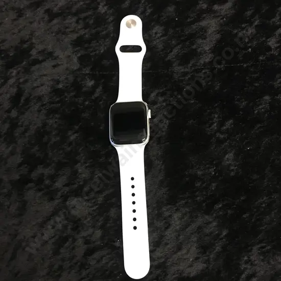 Apple Watch, SE, 40mm, Aluminium Case, GPS. Serial number #J2XM27P76G