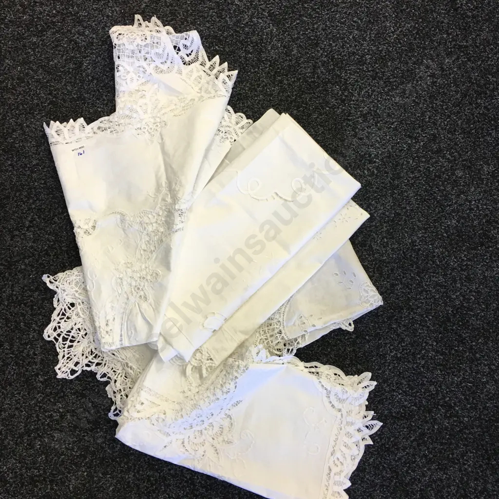 Selection Of Vintage Linen  Image 1++