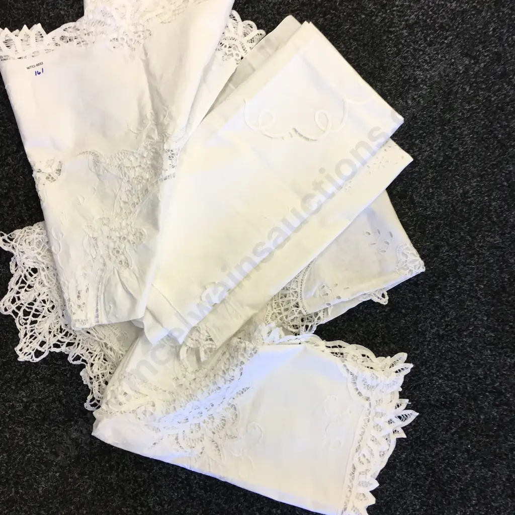 Selection Of Vintage Linen  Image 1++